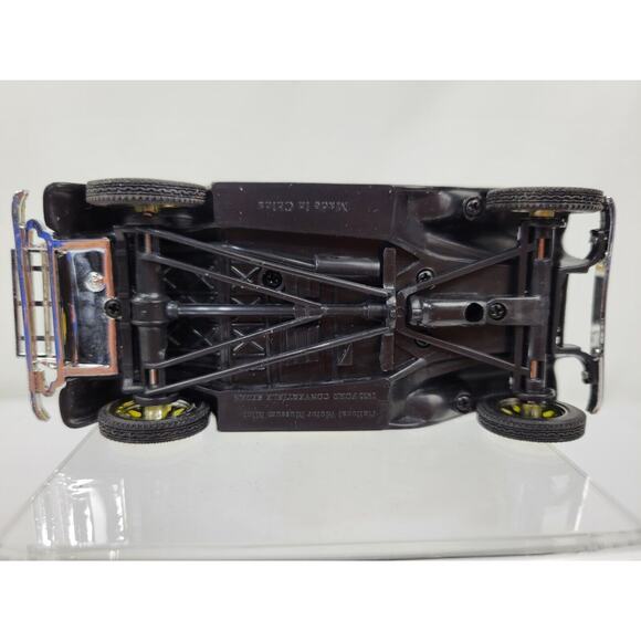 National Motor Museum Mint ARKO Ford 1932 Convertible Sedan Yellow Scale 1:32 - Picture 6 of 7